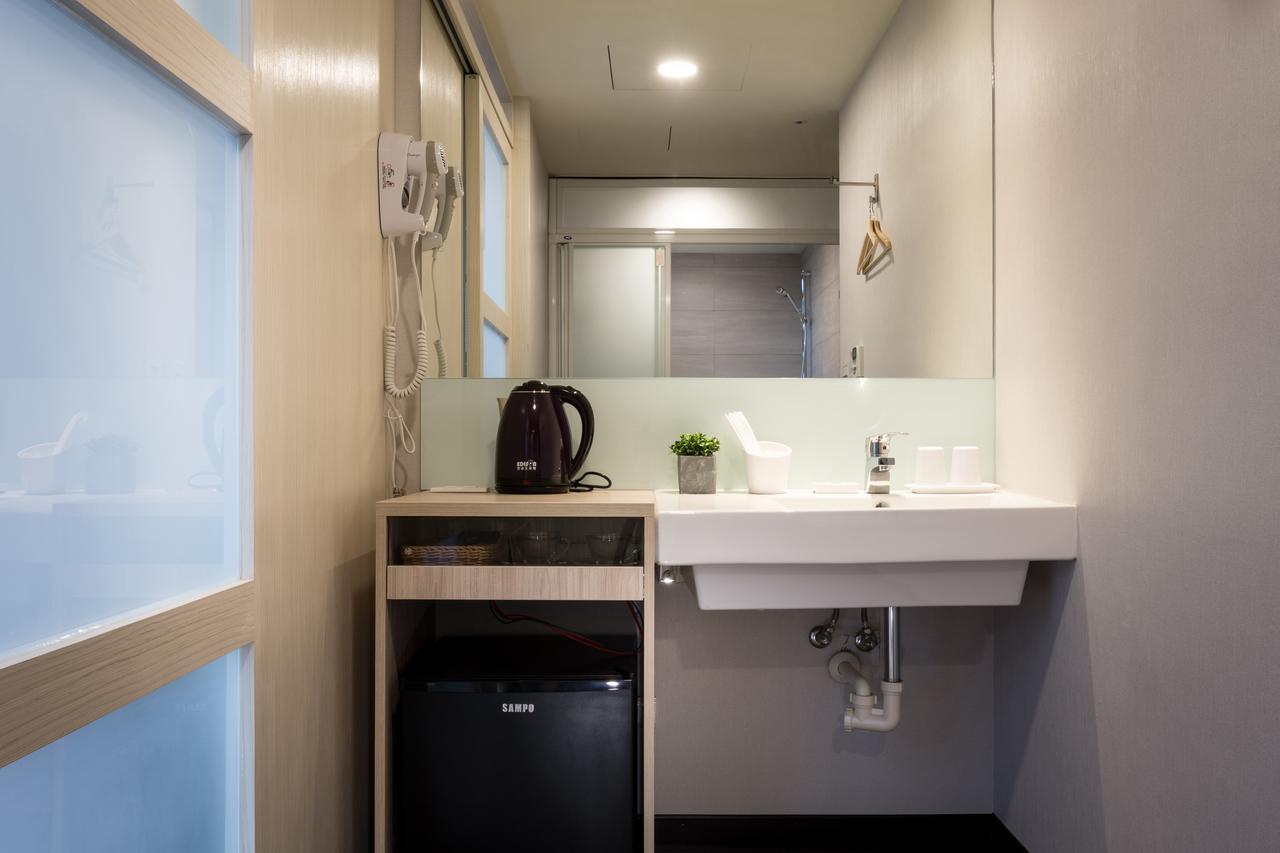 Urhome Hotel Taipei Bagian luar foto