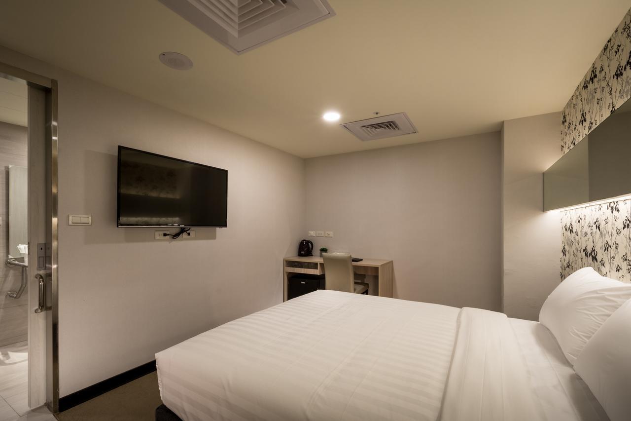 Urhome Hotel Taipei Bagian luar foto