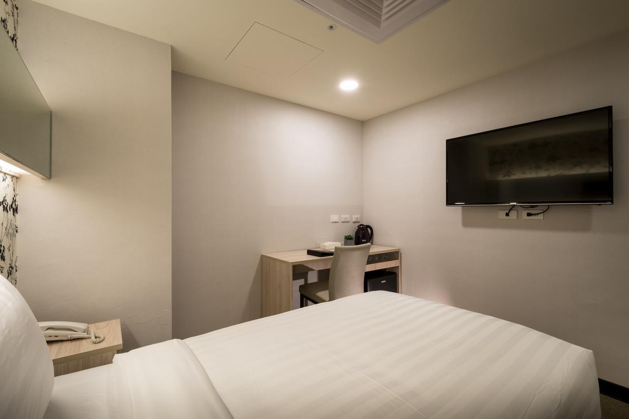 Urhome Hotel Taipei Bagian luar foto